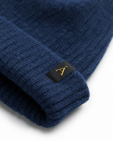 recycled-cashmere-beanie-dark-green-9
